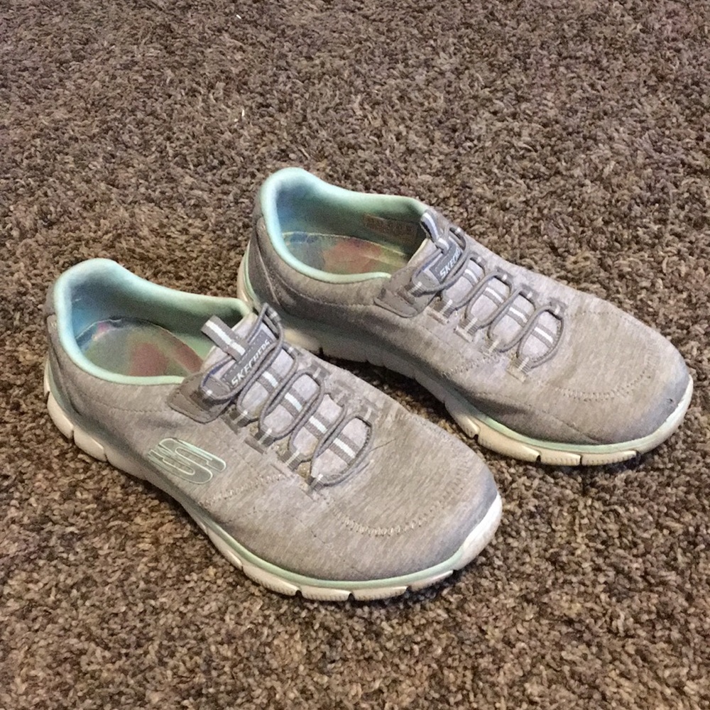 Sketchers No-tie Tennishoes